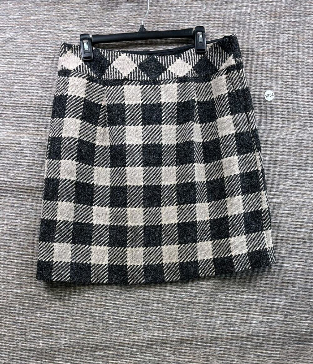 Talbots Wool Blend Skirt Size 12P Black Cream Plaid Short Italian Fabric Office